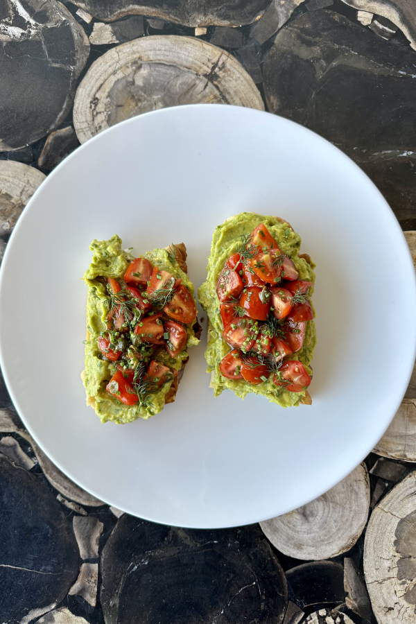 ΑΒΟΚΑΝΤΟ ΤΟΣΤ ΜΕ ΦΡΕΣΚΙΑ ΣΑΛΤΣΑ ΝΤΟΜΑΤΑΣ